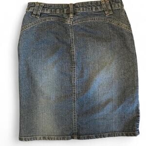Genuine Y2K No Boundaries denim stretch skirt with 8” front slit and 28” waist